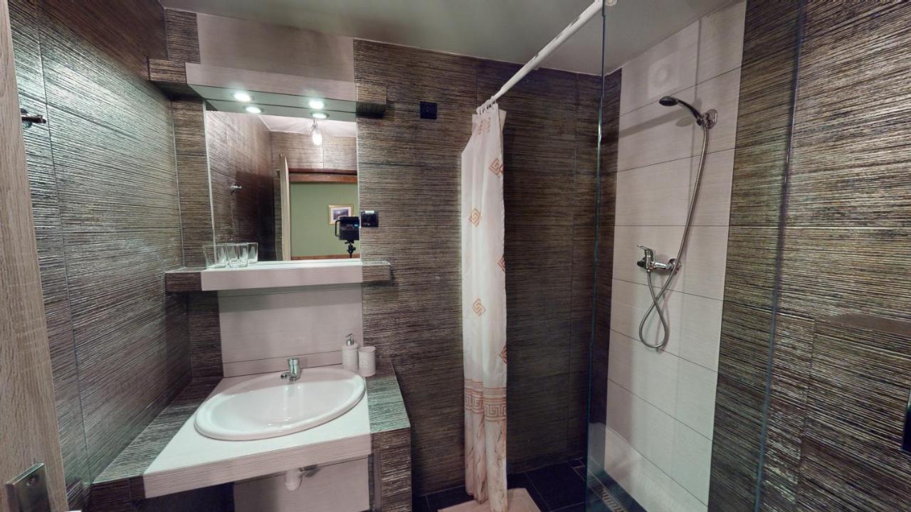 Ride Pub Drienica Apartment Exterior foto