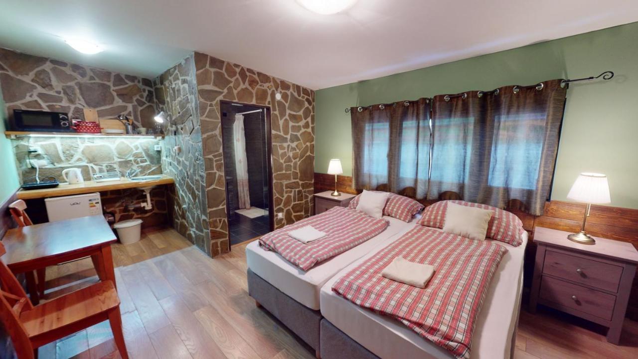 Ride Pub Drienica Apartment Exterior foto