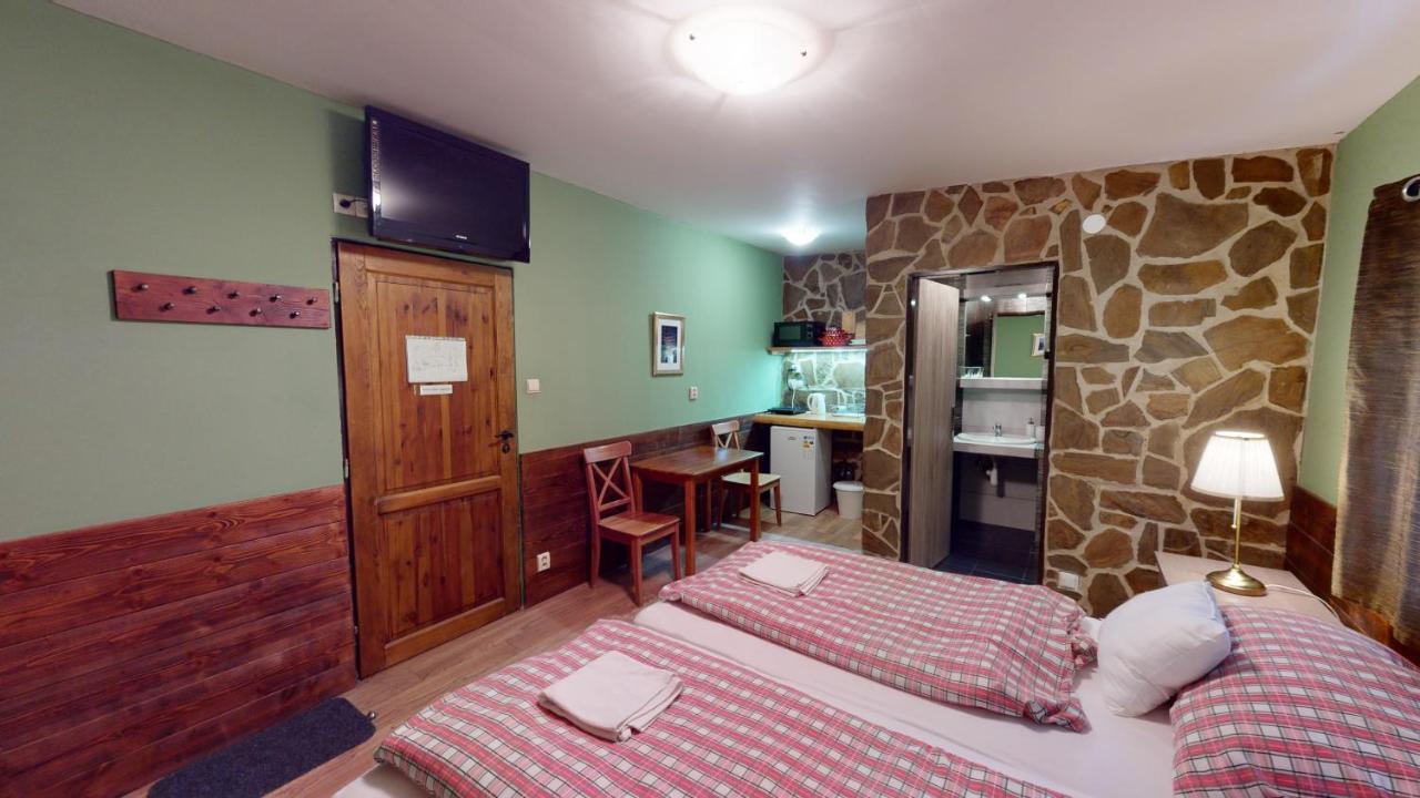 Ride Pub Drienica Apartment Exterior foto